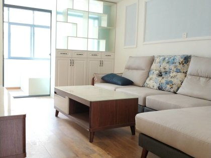 人民東路,新工人文化宮對(duì)面,四樓 精裝兩室?guī)Ъ揖?僅售58萬